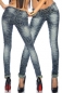 Jeanshose mit Reptilprint blau